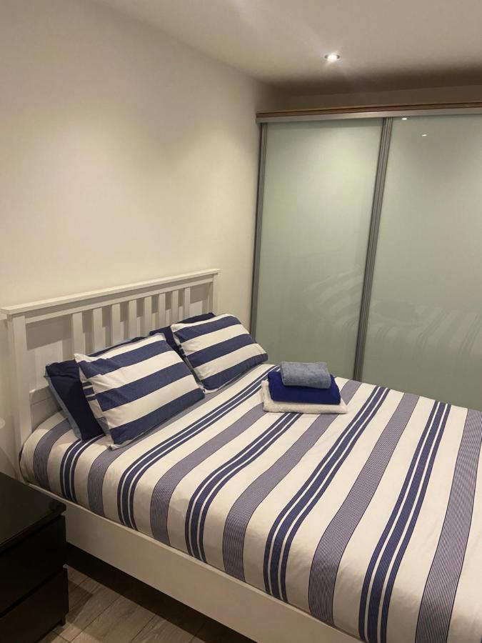 Spacious One Bedroom Ground Floor Apartment ฮาร์โรเกต ภายนอก รูปภาพ